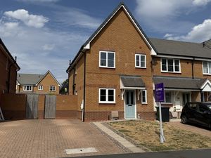 Frontage- click for photo gallery